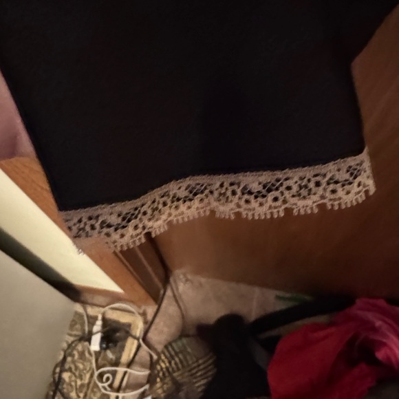 Victoria's Secret Elegant Black Slip with Cream Lace - Picture 4 of 6